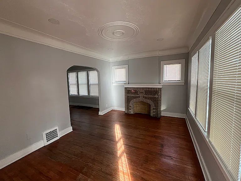 1st image of 17409 Arlington Ave #1
