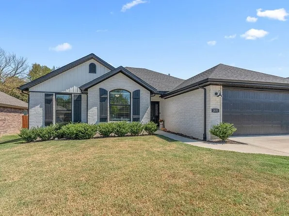 1831 S D St, Rogers, AR 72756