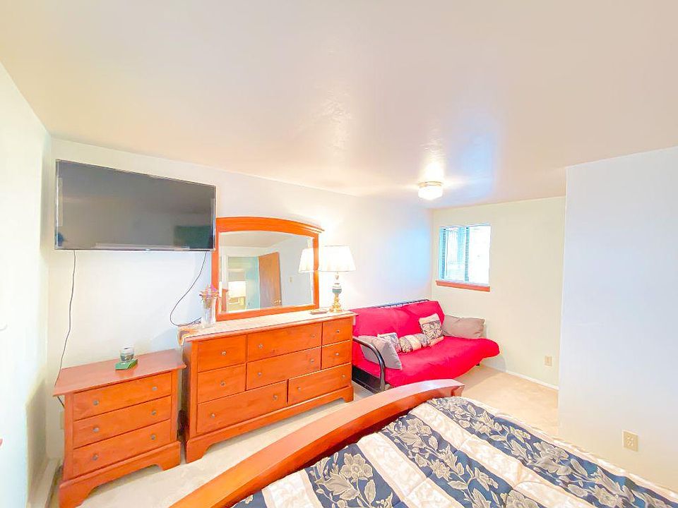 1st image of 4145 11th Ave NE APT 44