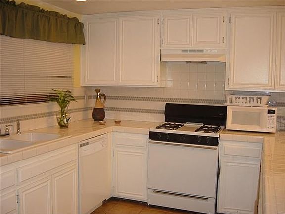 3rd image of 14500 Van Nuys Blvd Unit 3