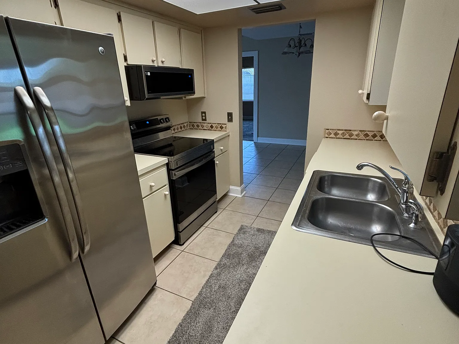 3 bed, 1410 sqft, $2,300 — Photo 4