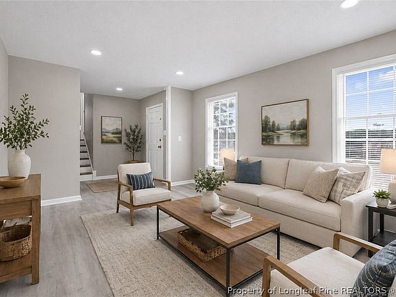 4th image of 382 Saddle Ridge Rd