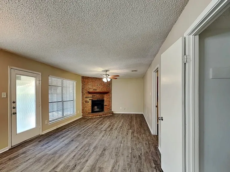 6005 Rocky Point Dr — Photo 4