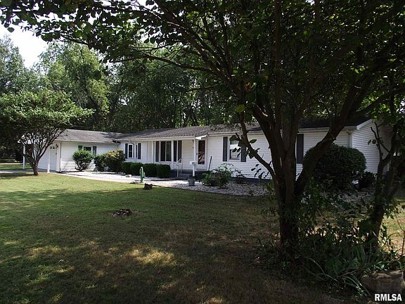 225 W Perry St Du Quoin Il 62832 Zillow