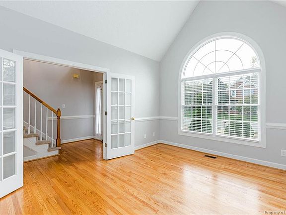 5th image of 404 Magnolia Dr