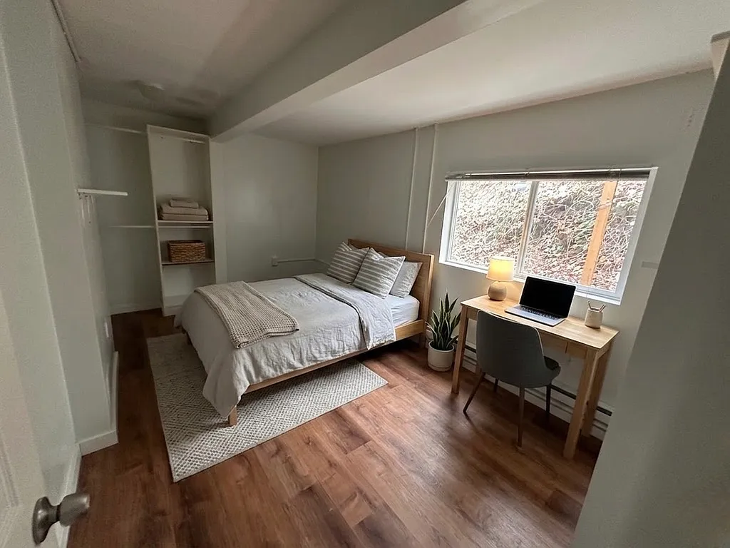 3 bed, 1000 sqft, $2,700 — Photo 2