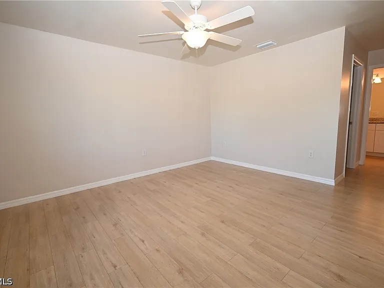 1914 NE 13th Pl — Photo 7