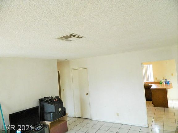 4th image of 853 Parkhurst St