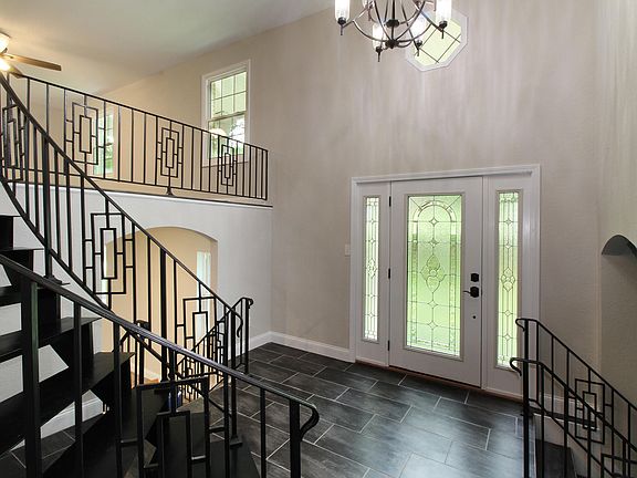 4th image of 1725 Cherrybrook Dr