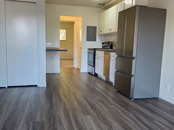 4th image of 224 Bellevue Ave E APT 10