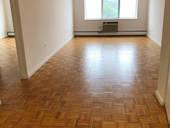 4th image of 13849 Barclay Ave #5J