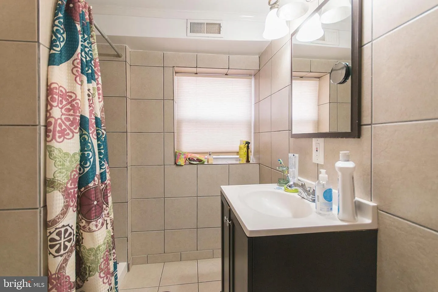 515 W Girard Ave - 2F ROOM — Photo 4