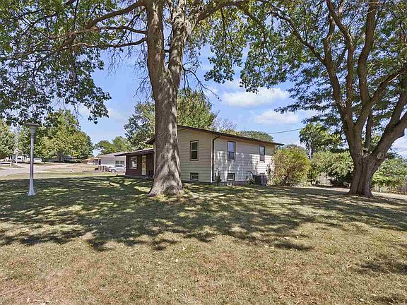 3rd image of 1000 Circle Dr