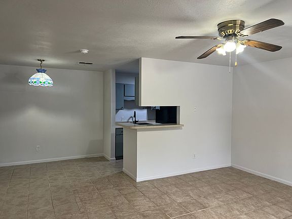 2nd image of 1301 Greenlawn Pkwy APT C