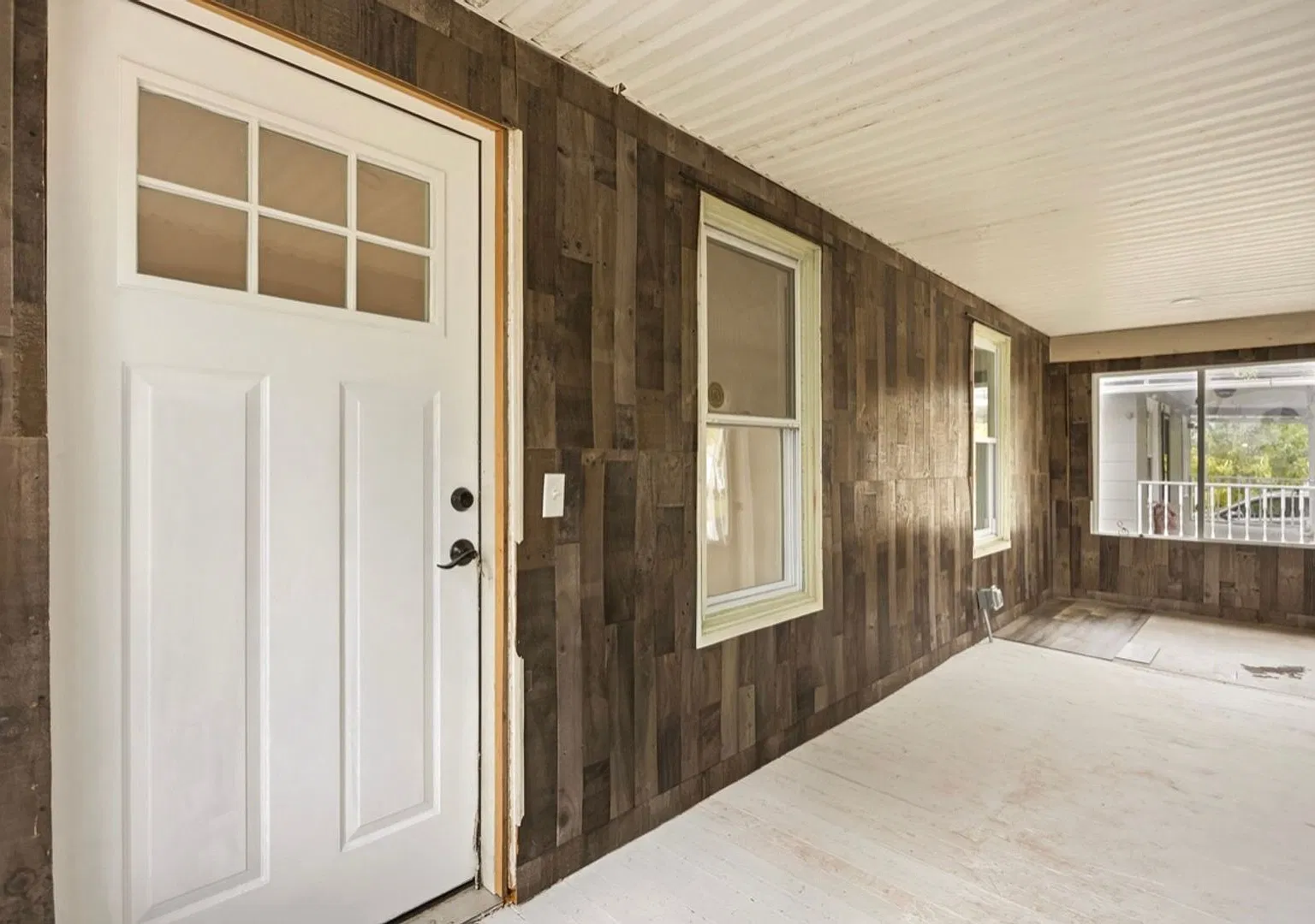 Freshly Updated 4-Bedroom Home with New Appliances, Central Air & Fenced Yard! — Photo 2