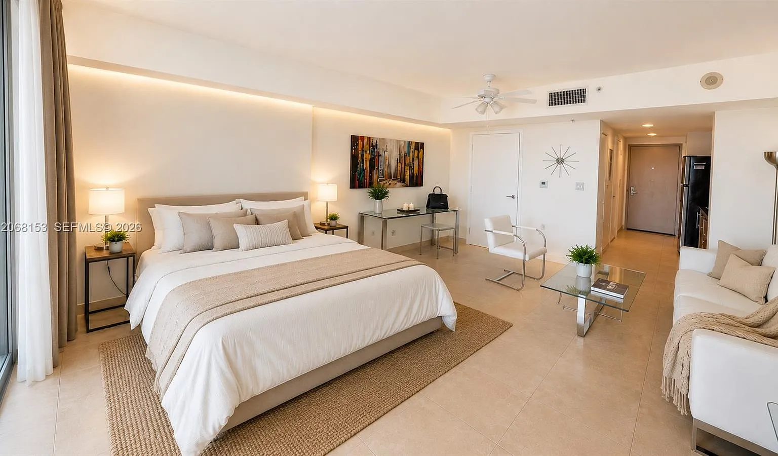 Opera Tower Condo — Photo 3