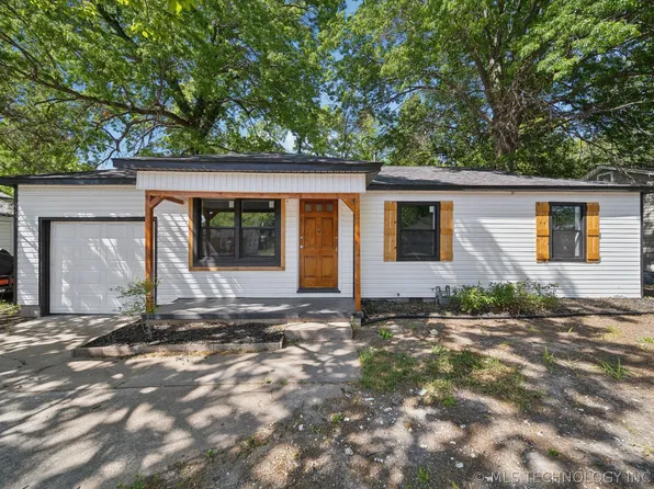 312 E 12th Pl, Claremore, OK 74017