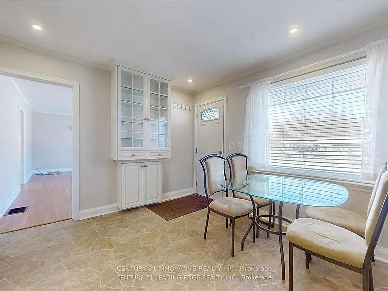 350 The Queensway S #MAIN — Photo 9