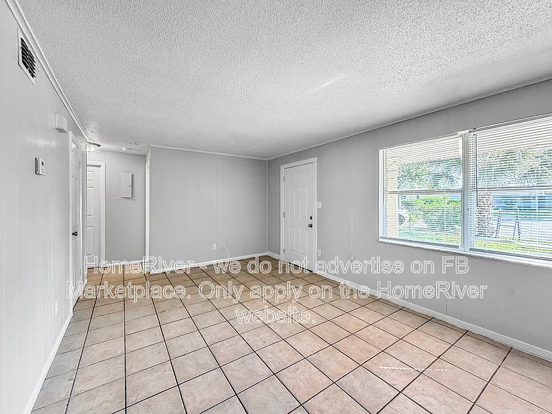 4 bed, 2.0 bath, 1472 sqft, $2,085 — Photo 3