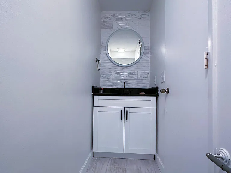 2530 W Maryland Ave #B — Photo 23