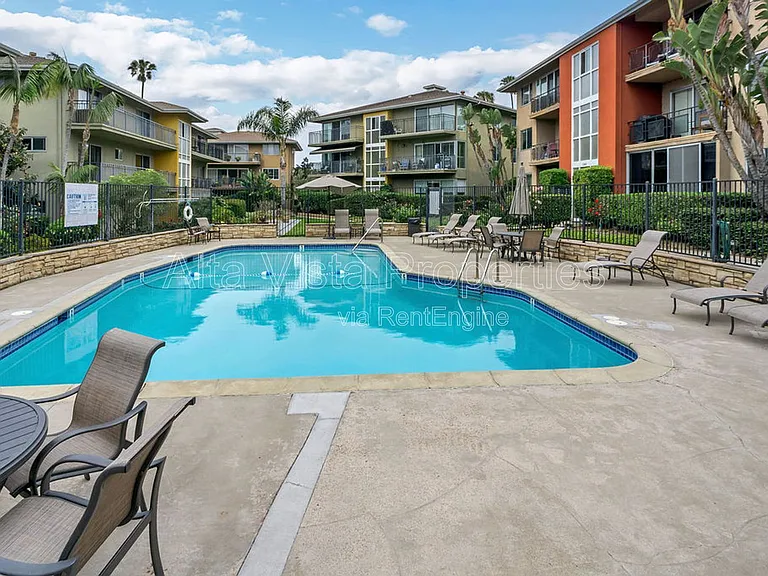 5357 La Jolla Blvd — Photo 19