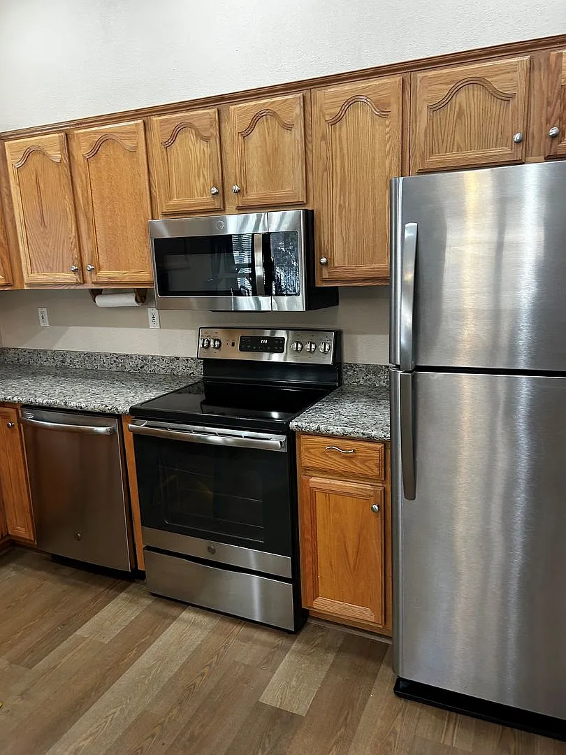 Lakefront Apartment for Rent — Photo 4