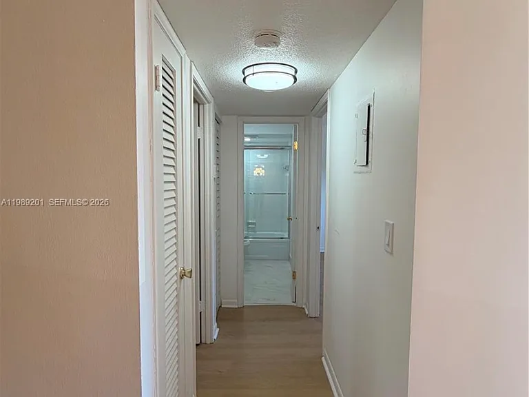 218 NE 12th Ave #302 — Photo 4