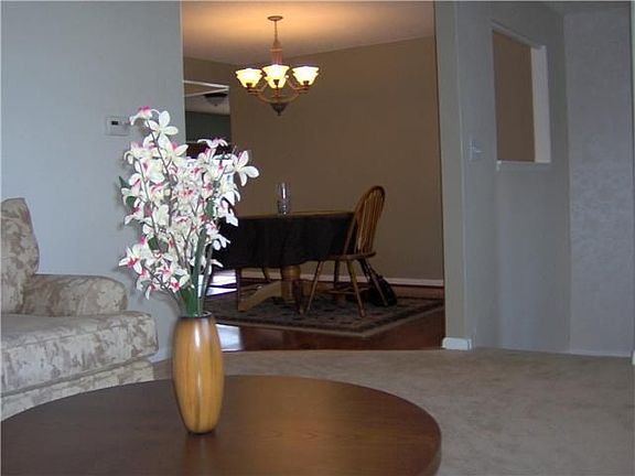 4th image of 139 N Seine Dr