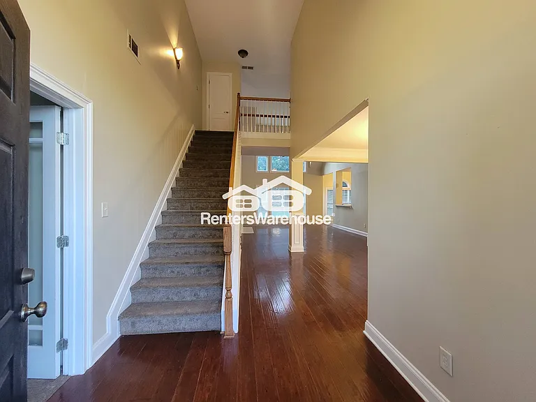 1025 Rowanshyre Cir — Photo 2