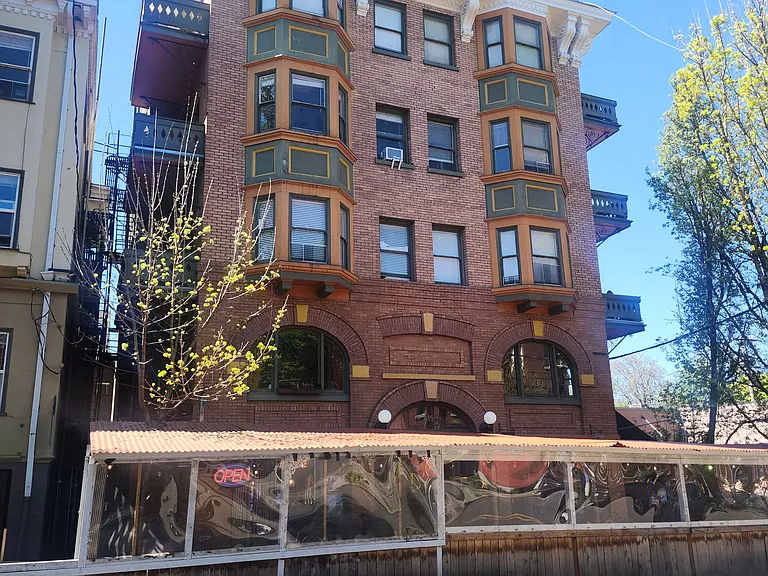 415 NW 21st Ave — Photo 2