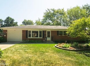 1201 S Robert Dr, Mount Prospect, IL