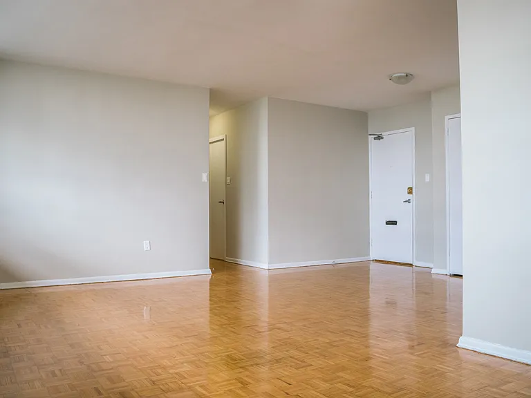 55 Wynford Heights Cres — Photo 8