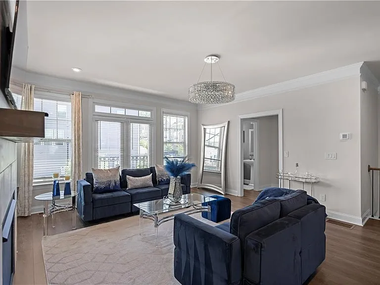 2042 Violet Ln — Photo 24
