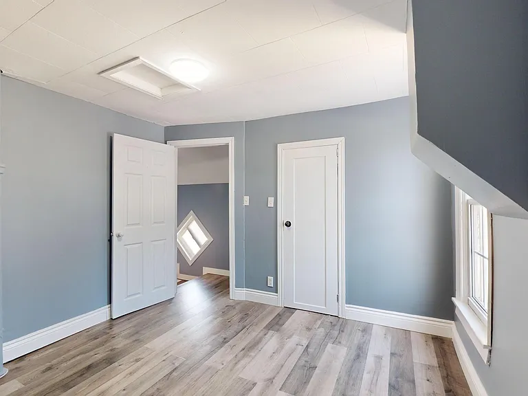 396 John St #1 — Photo 12