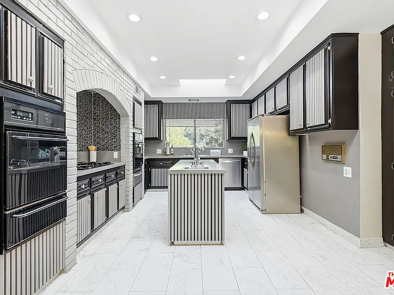 11410 Canton Dr — Photo 9