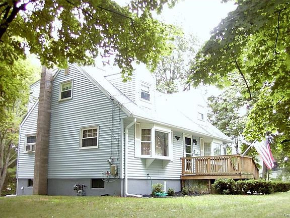 3rd image of 10 Carrie Dr