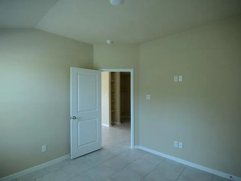 1107 Stealth Ln — Photo 7