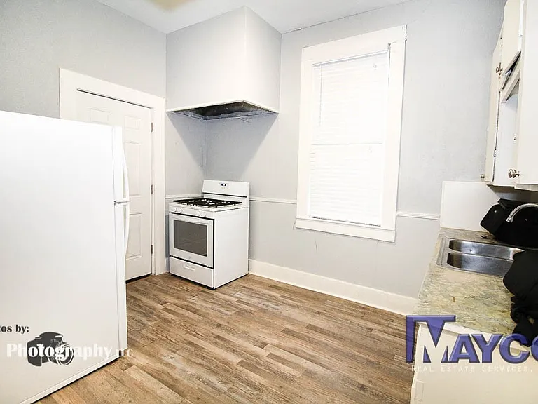 2413 Creswell Ave — Photo 3