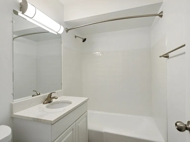 The Hinsdale — Photo 16