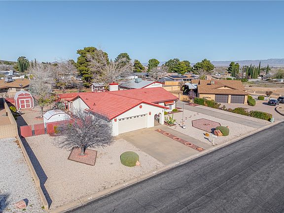 3rd image of 995 Hillcrest Drive