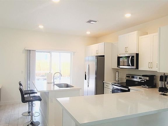 5th image of 884 SE 16th Ct #884