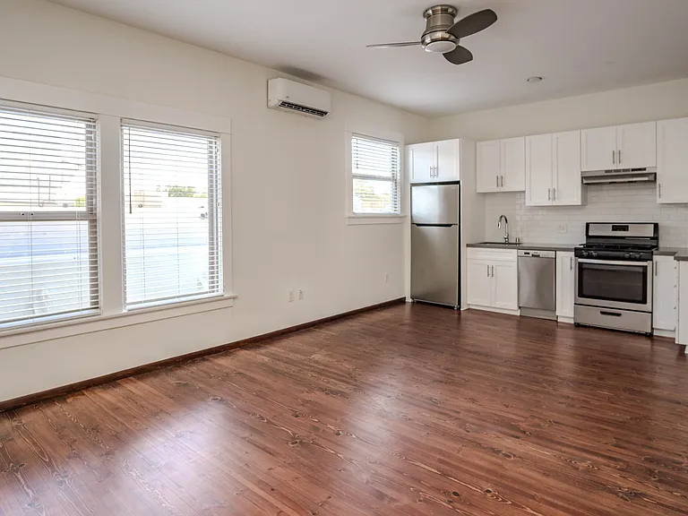 5908 N Figueroa St #2 — Photo 2