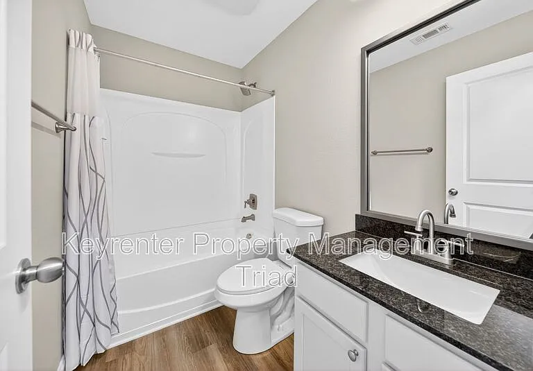 1153 Hawick Dr — Photo 6