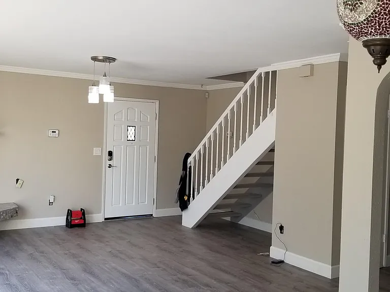 236 Crestview Dr — Photo 6