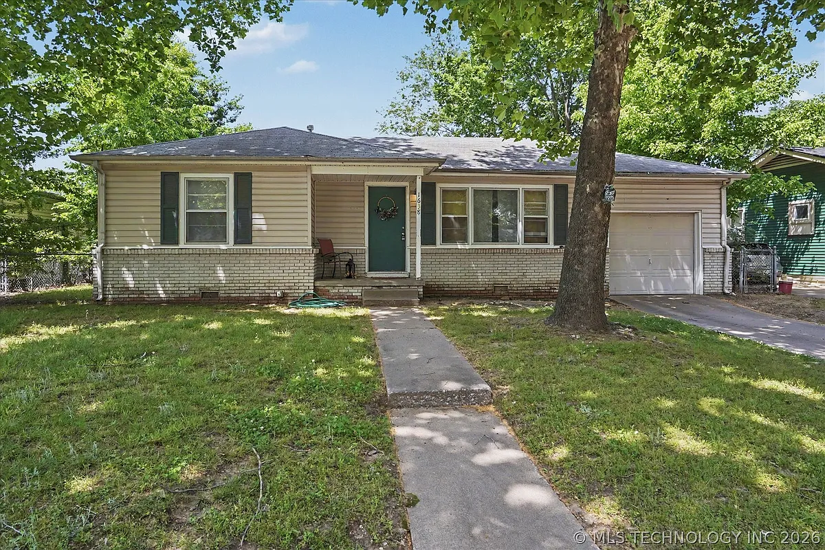 Building Photo - 1638 S Ash Pl