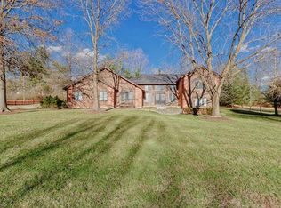 99 Meadowbrook Country Club Est, Ballwin, MO 63011