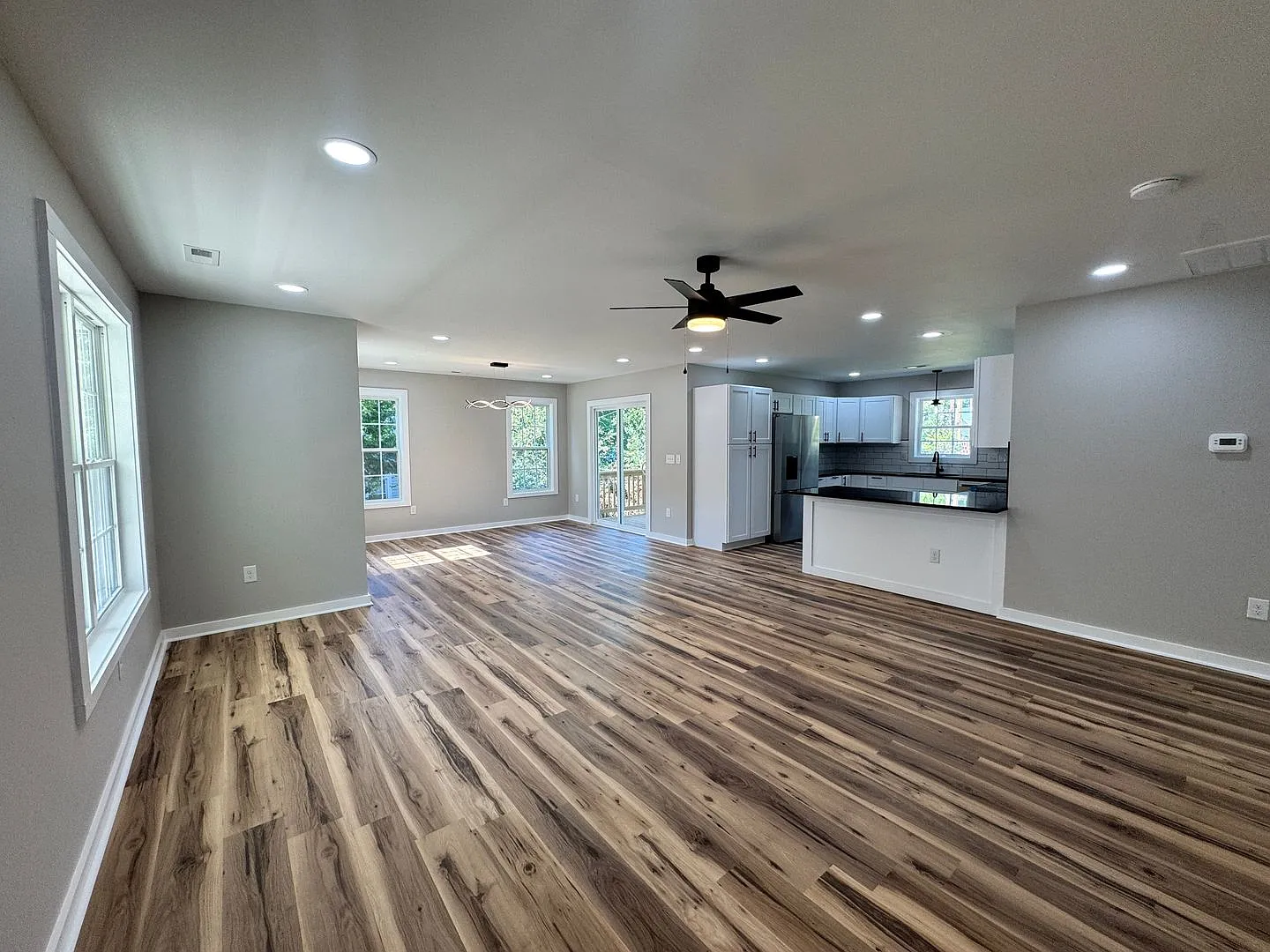 2934 S Stratford Road — Photo 3