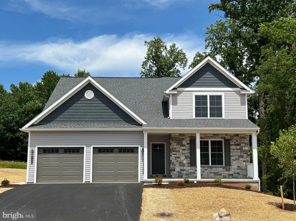 141 Foxglove Dr, Middletown, PA 17057