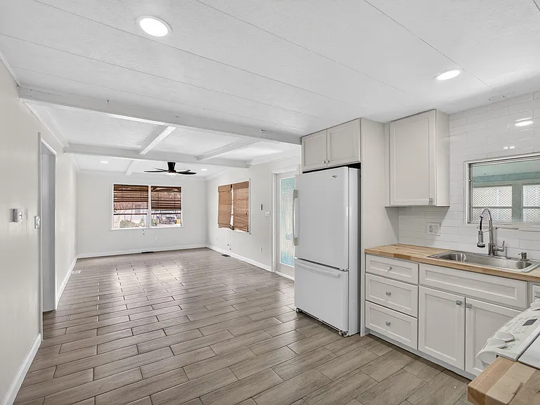 8420 SE Eagle Ave — Photo 12