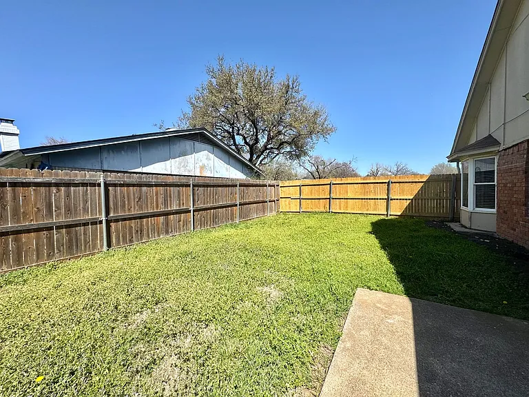 2508 S Center St — Photo 17
